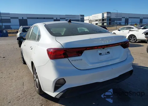 2024 Kia Forte Lxs z USA, uszkodzony, nr VIN 3KPF24AD7RE767734